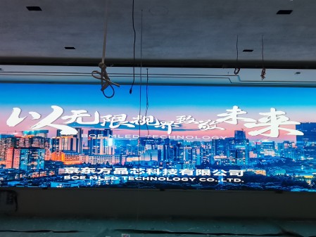 長江證券BKY012A安裝完畢，尺寸12x2.7m，像素點(diǎn)9600x2160