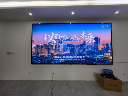 **高教科技p2指導(dǎo)安裝完成 尺寸：3.84×1.92； 像素點(diǎn)：1920×960
